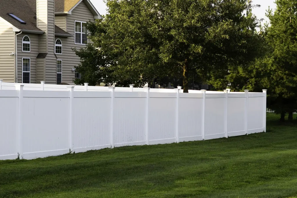 Vinyl fence in a Missouri backyard