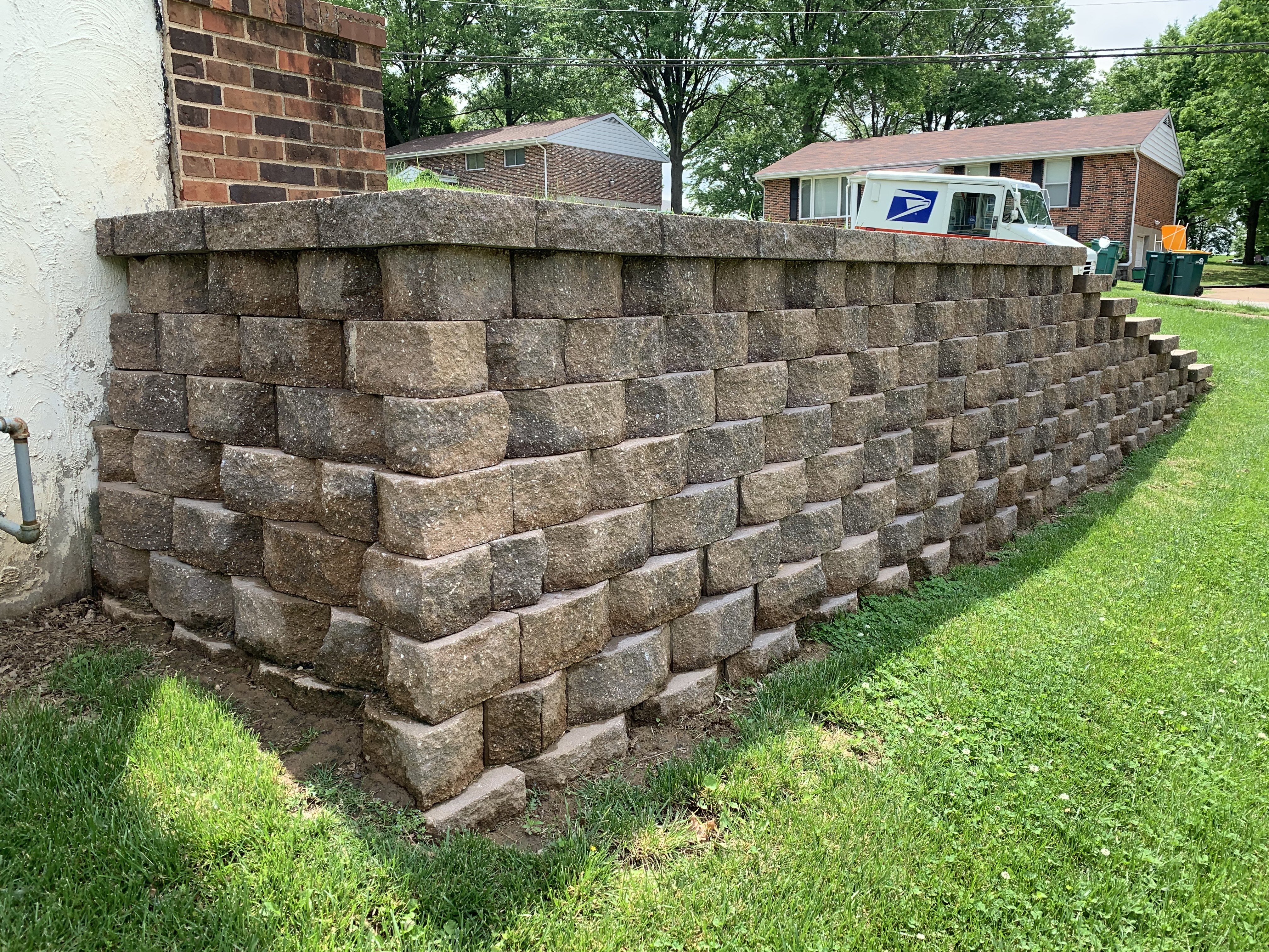 Staggered Retaining Wall in St. Louis backyard