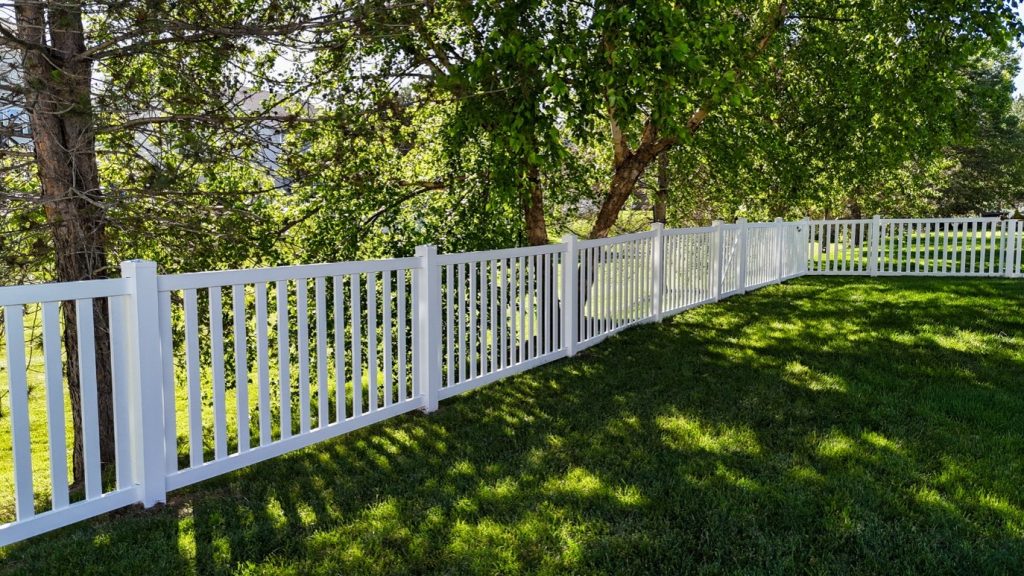 Vinyl fence installation in St. Louis Missouri